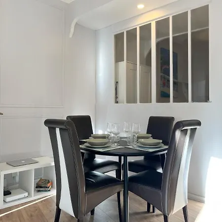 Le Coeur Battant De - Marche, Stade, Port A Deux Pas Τουλόν