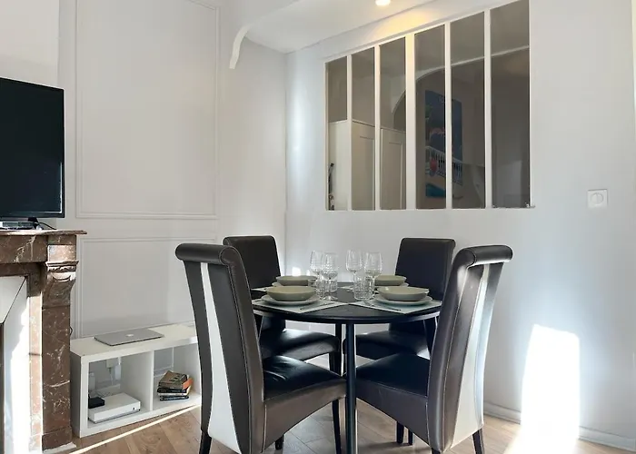 Le Coeur Battant De - Marche, Stade, Port A Deux Pas Τουλόν