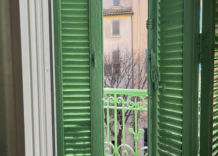 Le Coeur Battant De - Marche, Stade, Port A Deux Pas Τουλόν